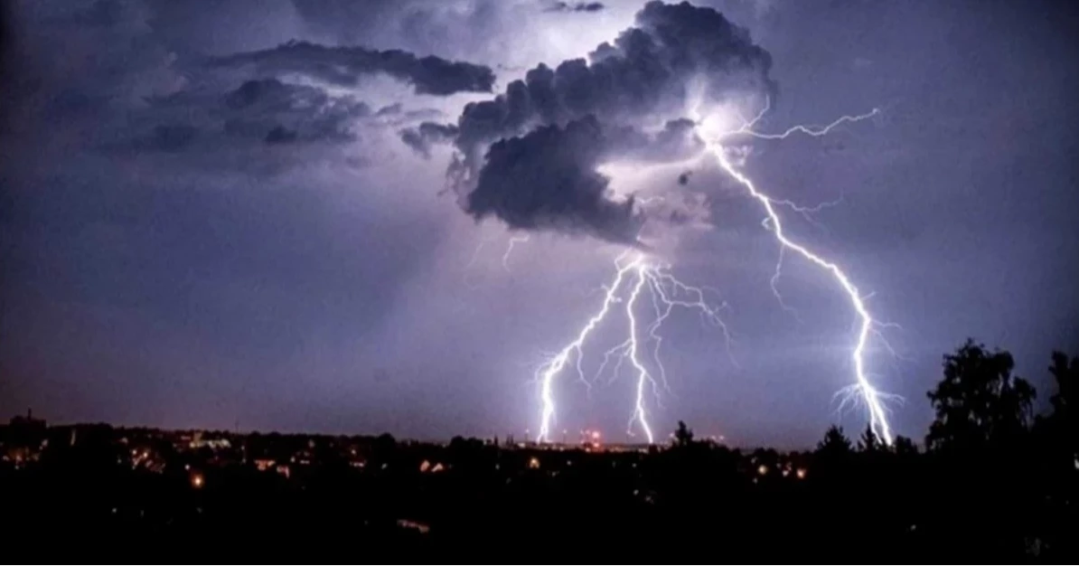 Madrasha student dies in lightning strike in Lalmonirhat