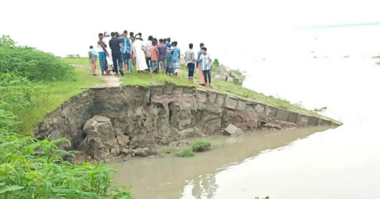 Erosion by Jamuna River in Sirajganj unabated despite falling water level