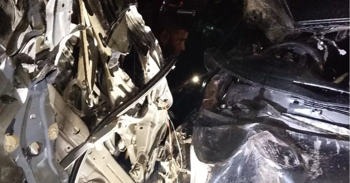 Four killed in covered van-microbus collision in Chattogram