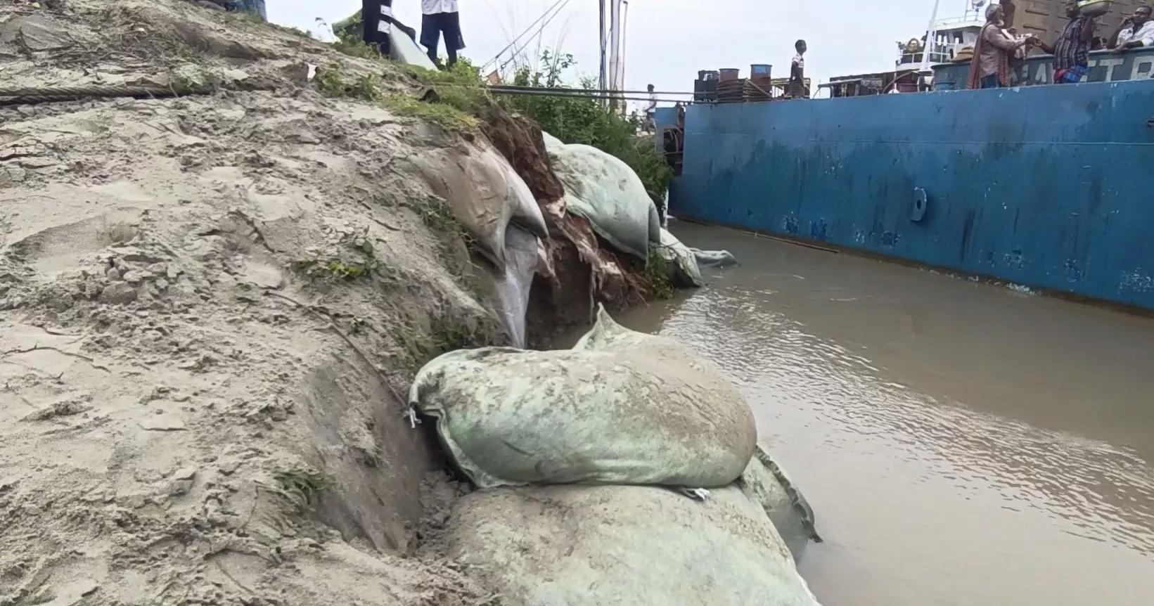 Erosion hits Paturia ferry ghat from strong Padma currents