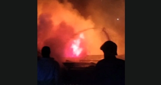 30 rooms gutted in Uttara’s Diabari slum fire