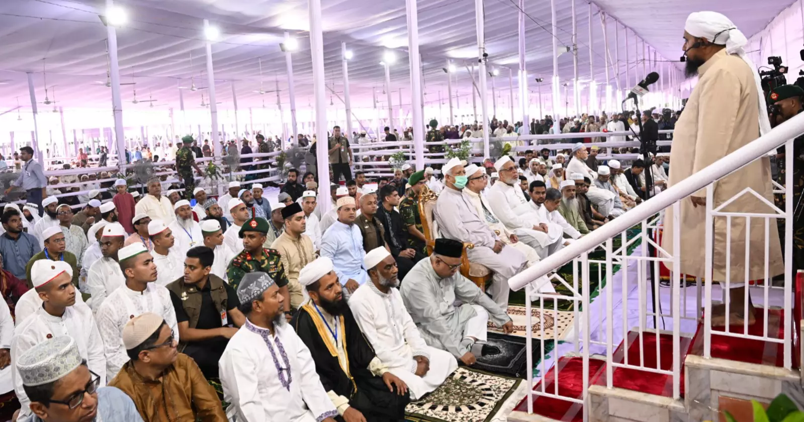 Main Eid-ul-Azha congregation held at Jatiya Eidgah; CA Yunus attends