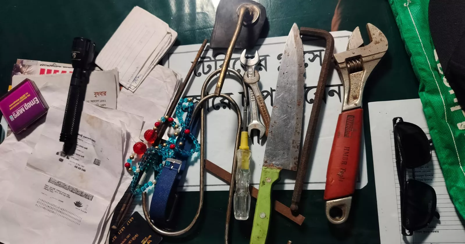 Man detained at Jashore Sadar Hospital with gun and knife