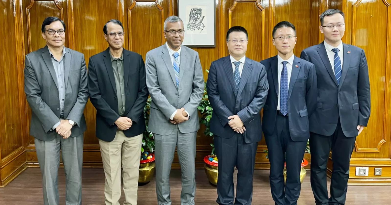 Chinese Ambassador calls on BB Governor; talks focus on trade, investment, and digital payment