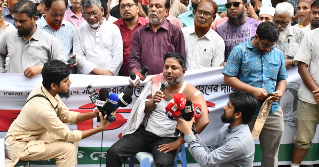 Islami Bank dismissed employees, customers’ forum clash at Motijheel