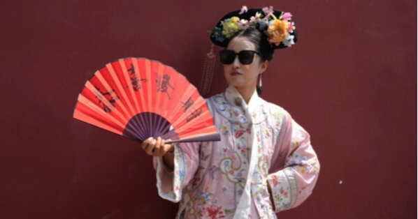 Ancient royal makeover trend draws crowds to Beijing’s Forbidden City