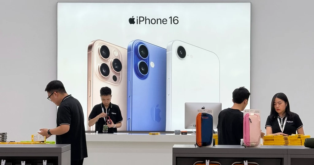 Trump threatens 25% import tax on Apple unless iPhones made in US