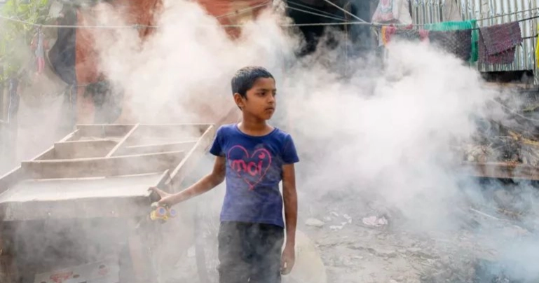 Air pollution shortens life expectancy in Bangladesh by average 4.8 yrs: AQLI