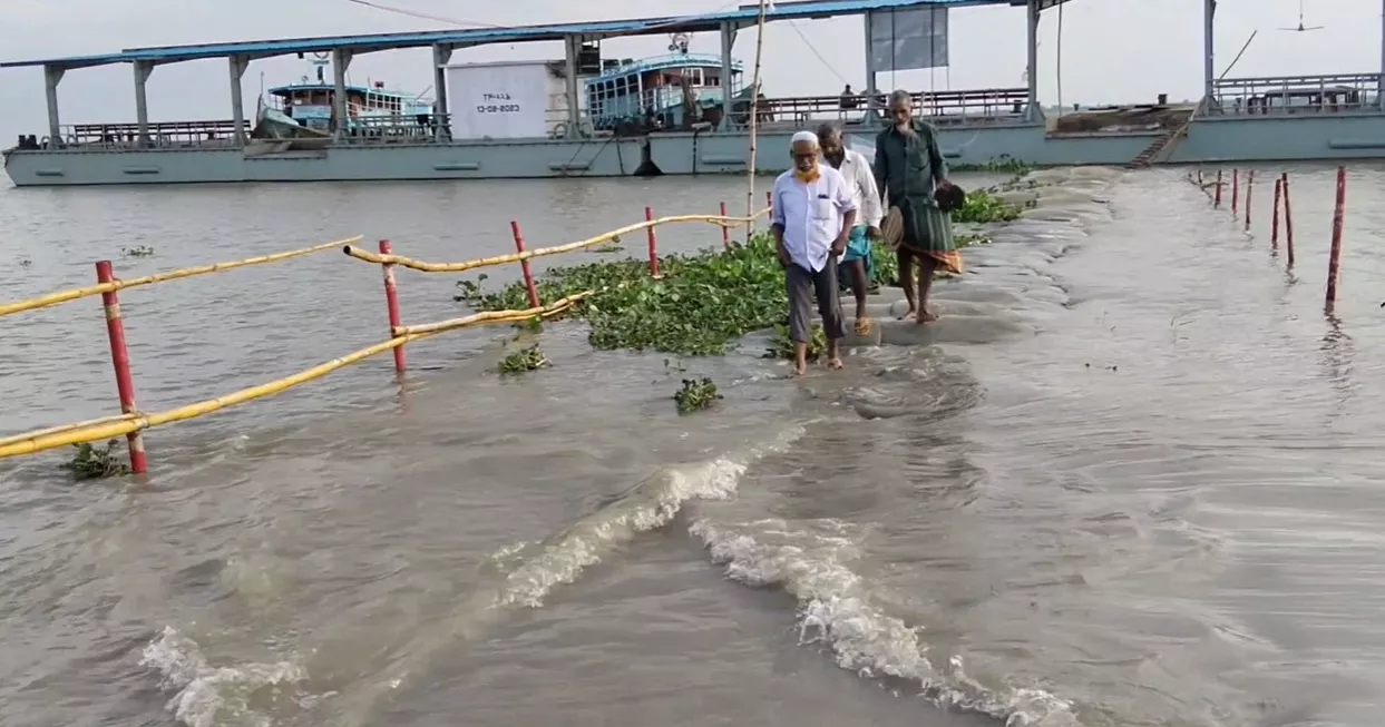 Launch services suspended at Paturia as rising Padma water inundates terminal road