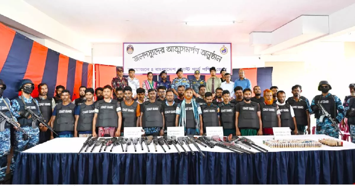 27 robber gang members surrender to Coast Guard with arms, ammunition