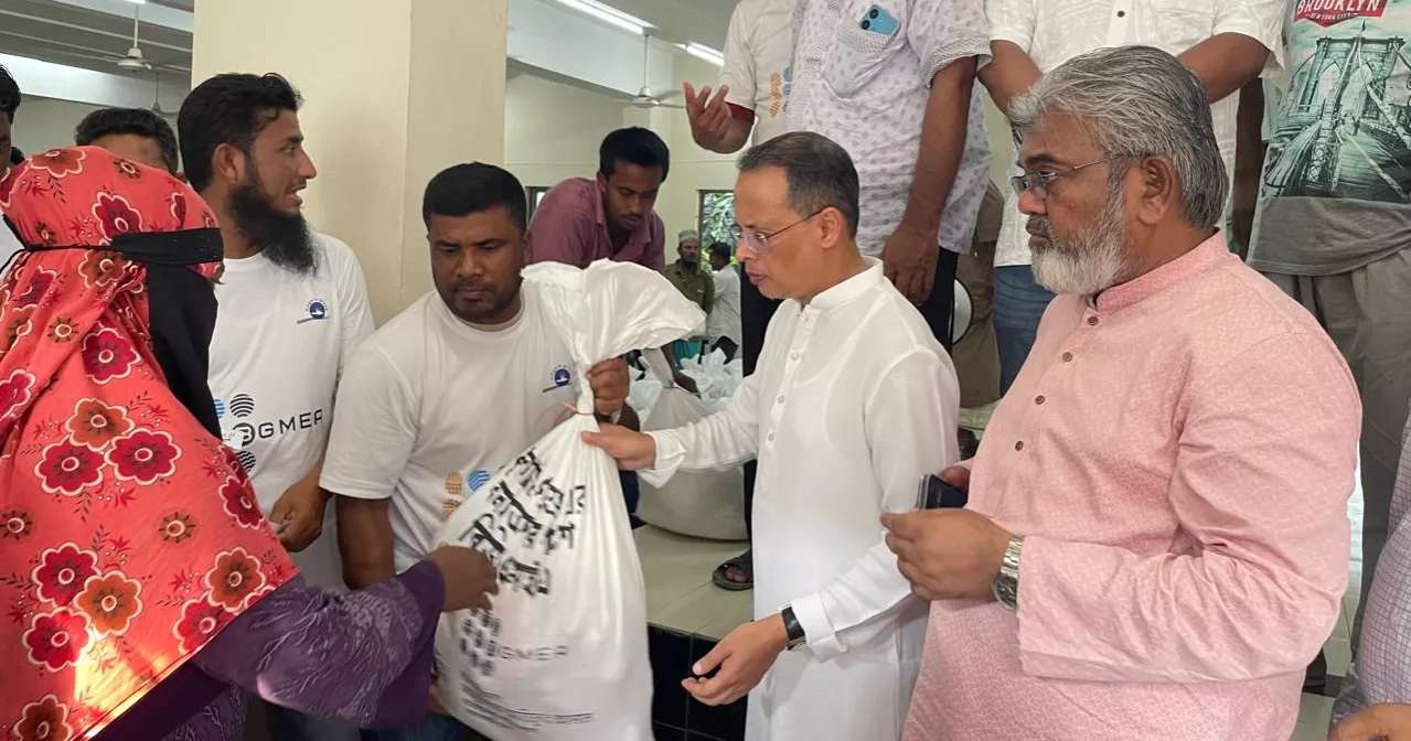 BGMEA distributes relief among flood victims in Feni