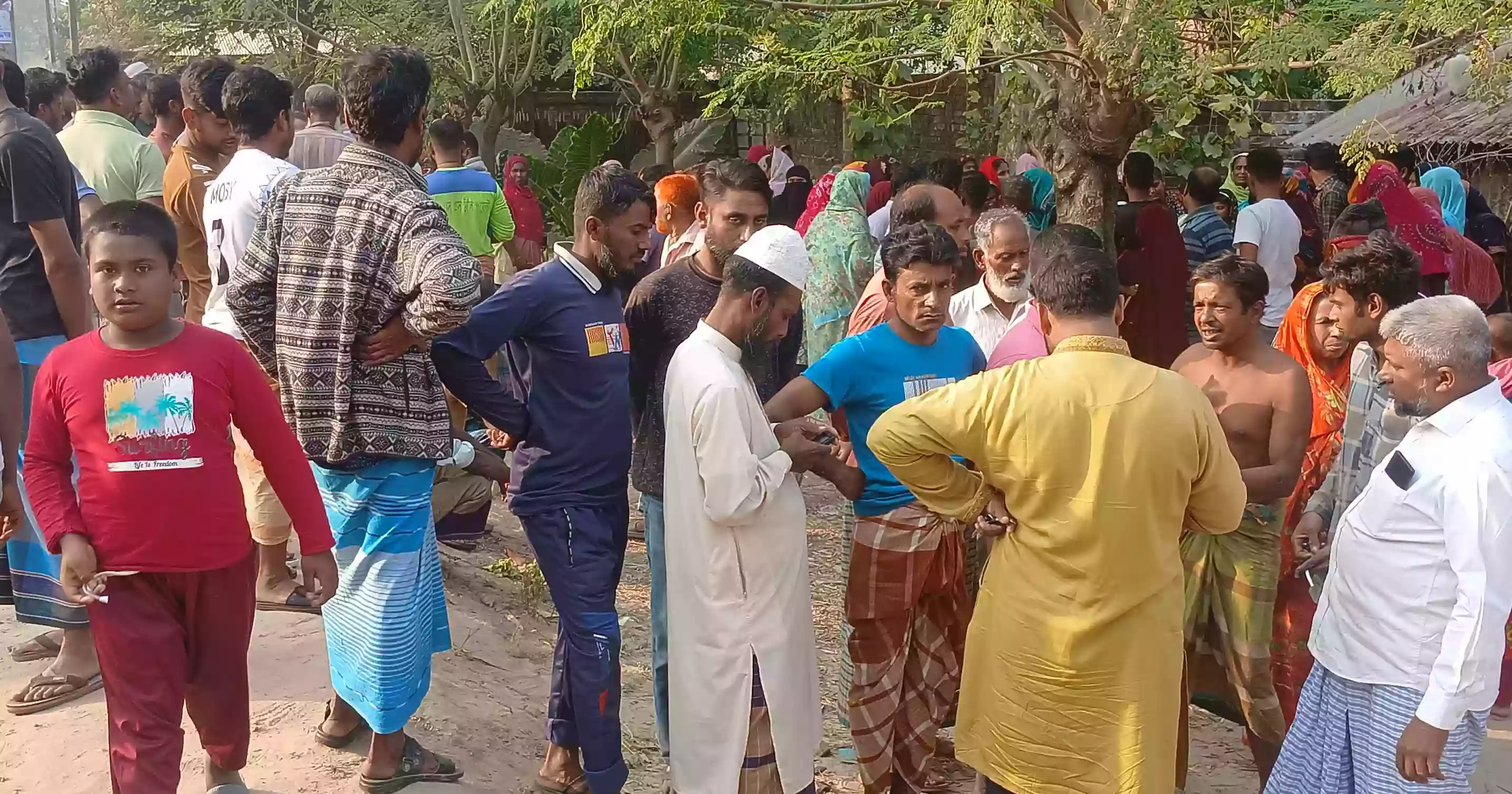 4 killed in Pabna, Chuadanga road crashes