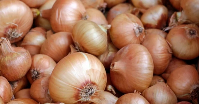 Onion prices skyrocket in Dhaka; from Tk 70 to Tk 120 per kg