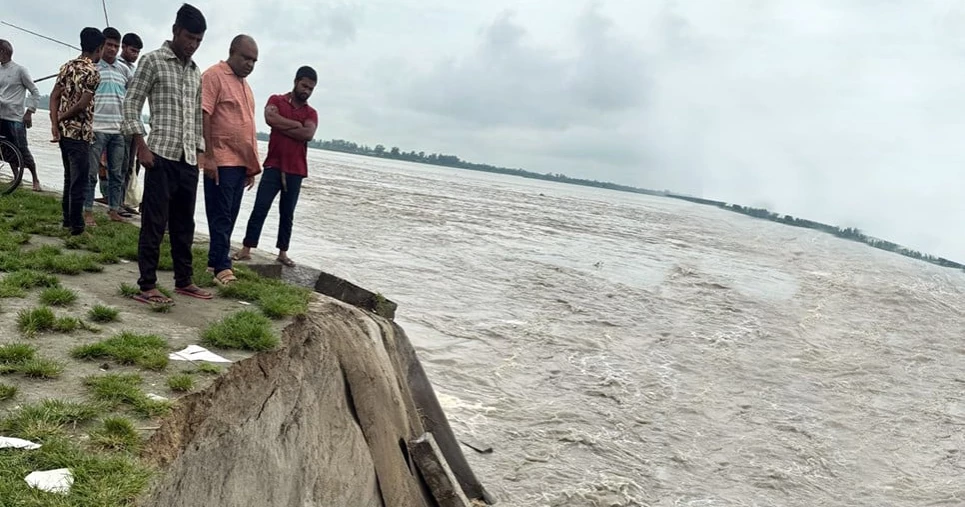 70 meters of Teesta bridge embankment collapses in Rangpur, several chars at risk 