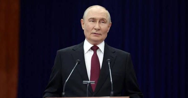 Putin orders three-day halt to strikes on Kiev for U.S. envoys' visit   