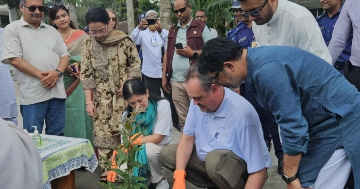 US Ambassador delights in fried hilsa, roshmalai in Barishal