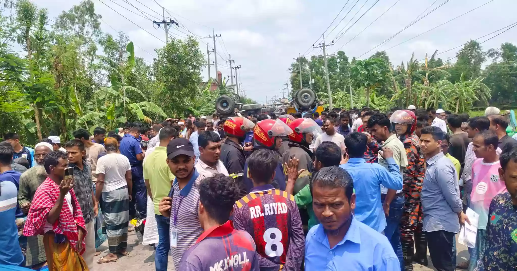 4 killed as truck hits autorickshaw in Mymensingh
