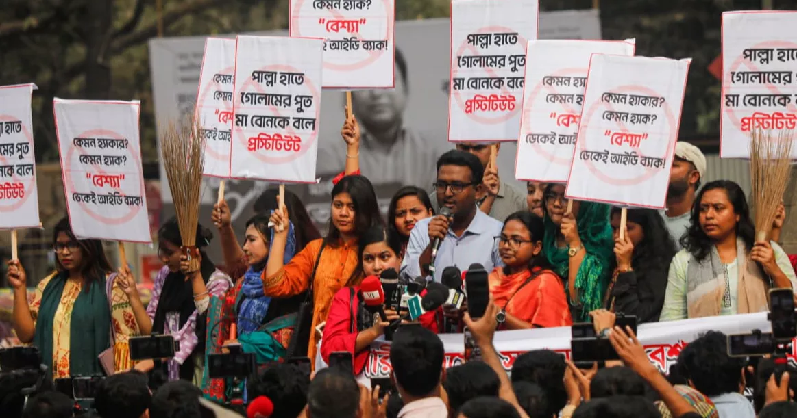 Broom procession at DU over Jamaat ameer’s anti-women remarks