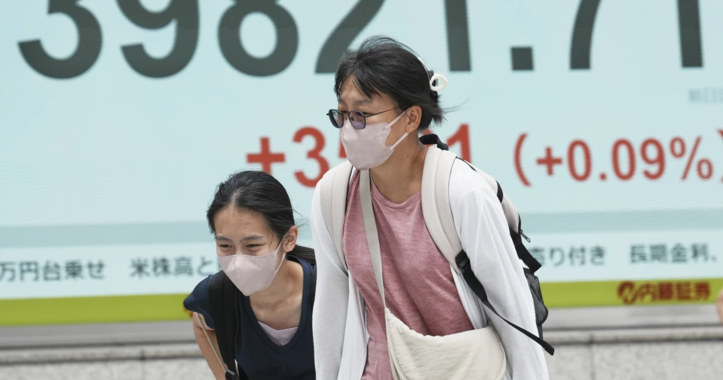 Asian shares mixed as Trump’s tariff deadline looms, while US stocks set records