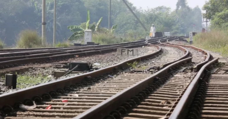 Dhaka-bound train derails near airport station
