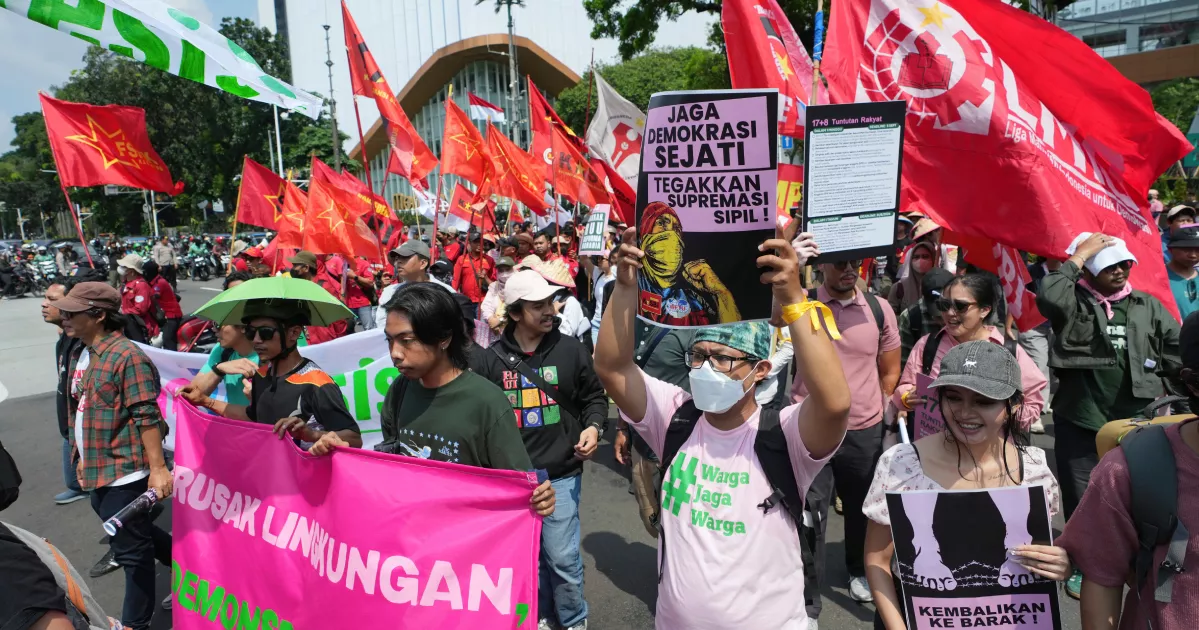 Ministers removed in Indonesia following deadly unrest