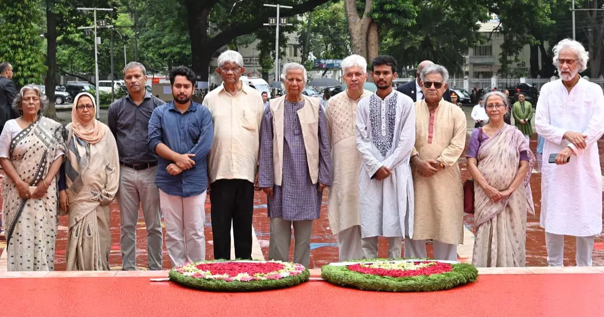 Yunus and his advisers pay respect to language heroes at Shaheed Minar    