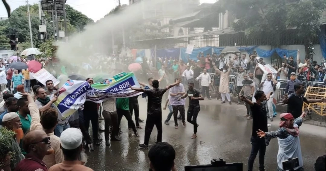 Sacked BDR men dispersed near Kakrail while marching to Jamuna