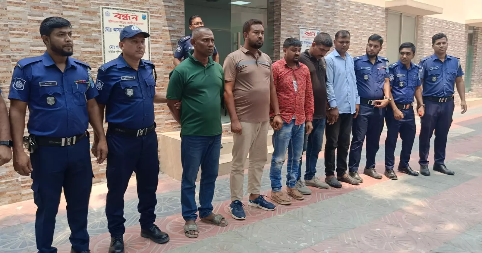 Five fake detectives held in Keraniganj