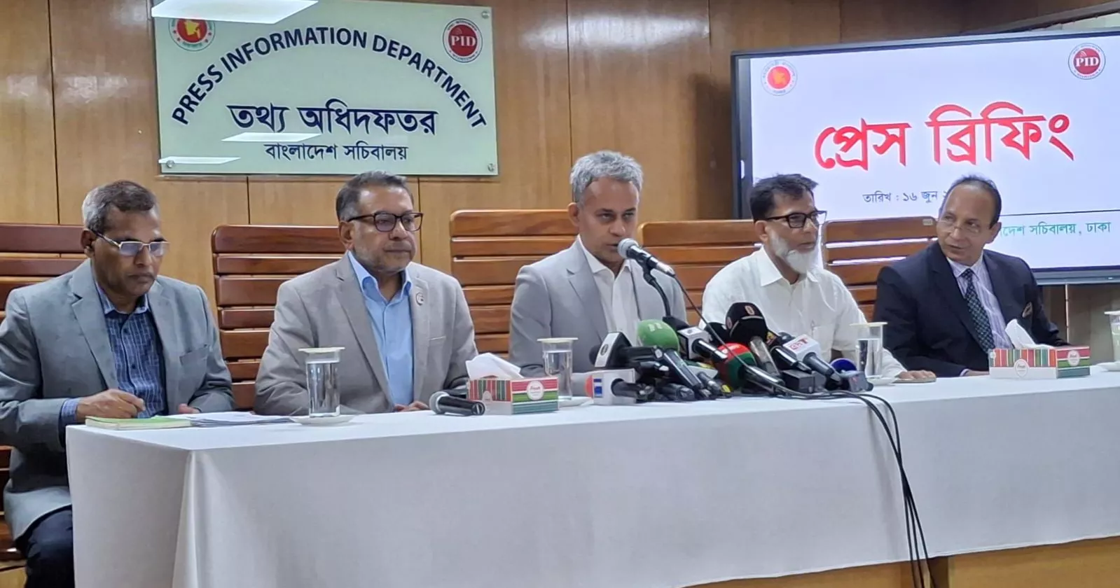 No immediate relocation of Dhaka bus terminals, depots to handle load: Minister