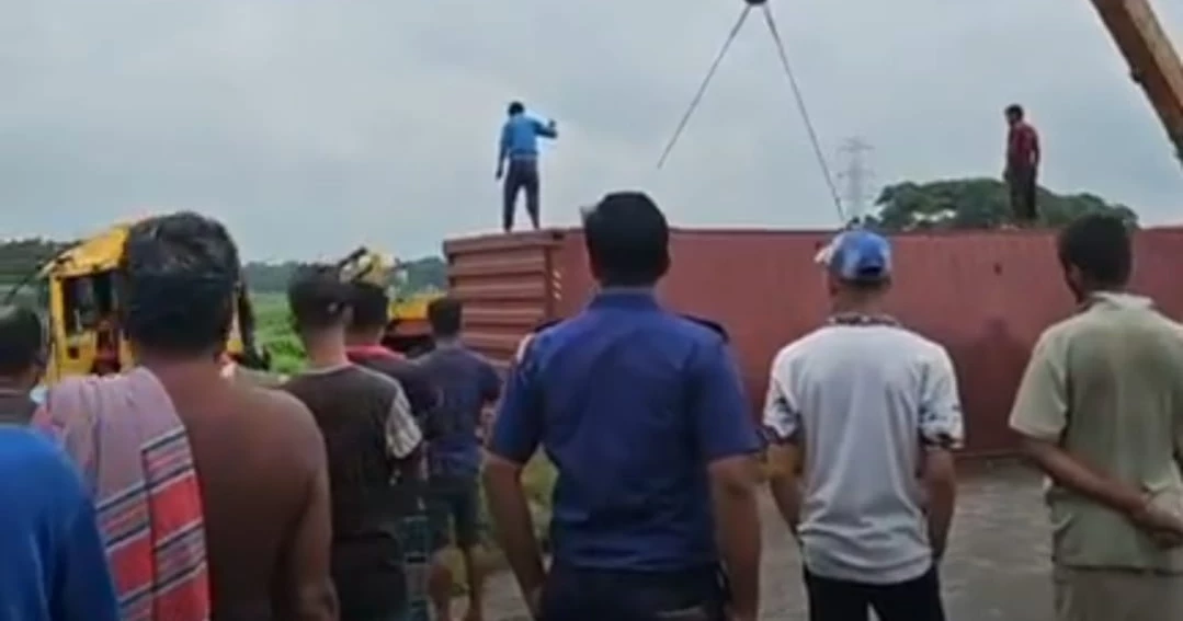 Overturned container trailer on Cumilla-Sylhet Highway triggers 15-km jam