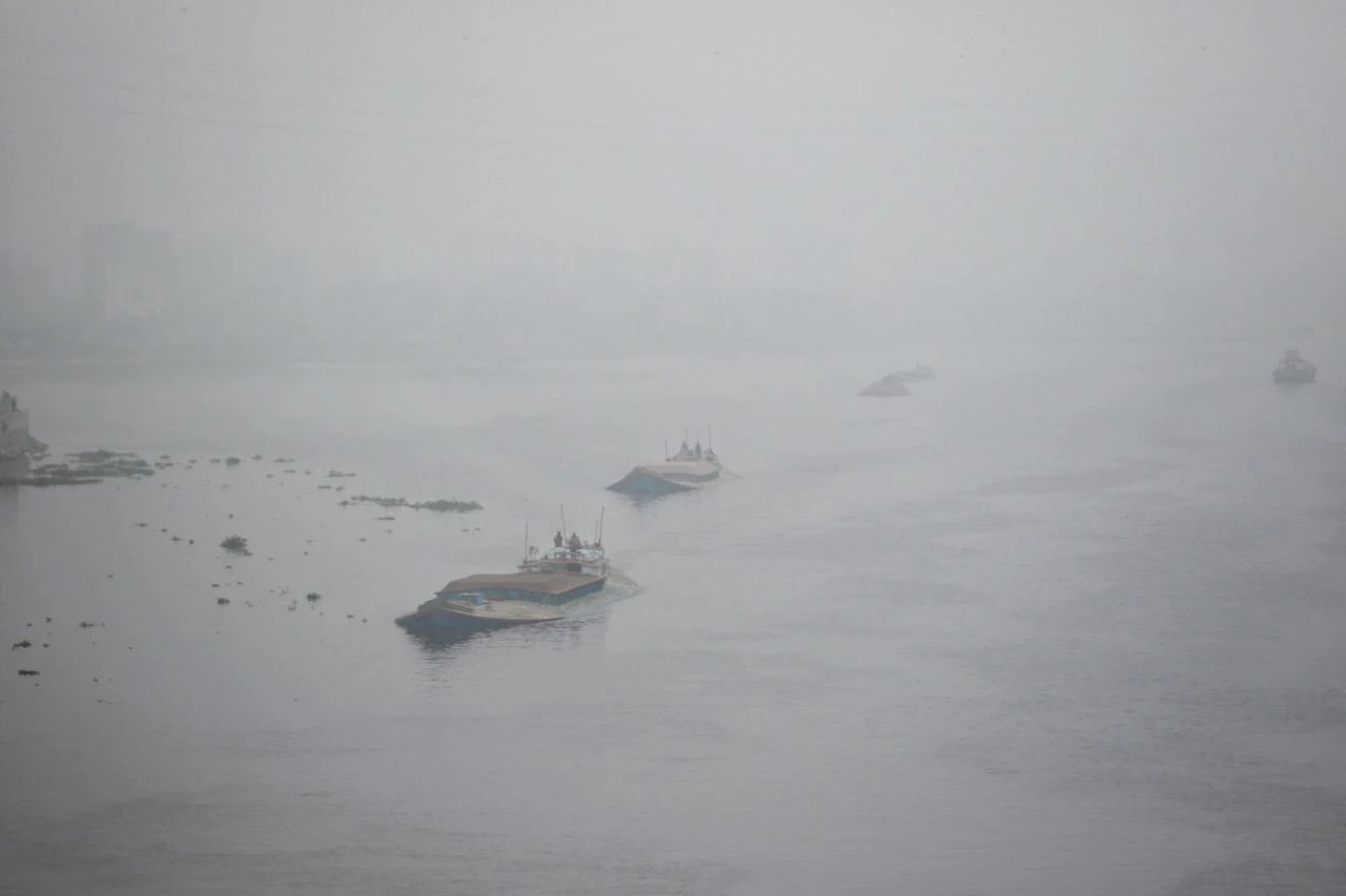 Dense fog blankets Dhaka; winter chill disrupts normal life