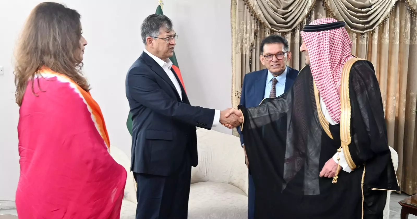 Visiting Saudi Vice Minister holds talks with Bangladesh