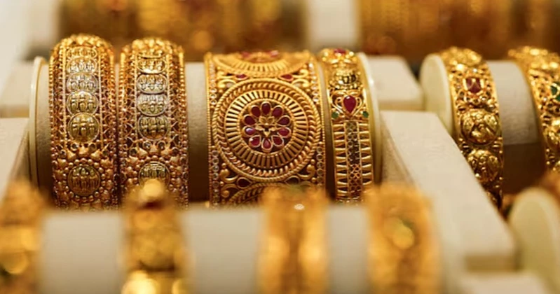 Gold sees sharpest one-day fall, down Tk15,746 per bhori