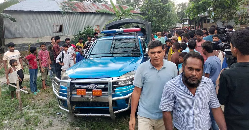 Guardians confine education officer, staff over schoolgirl harassment in Rangpur