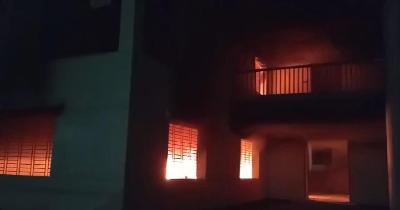 Local AL leader’s house set on fire in Bhola