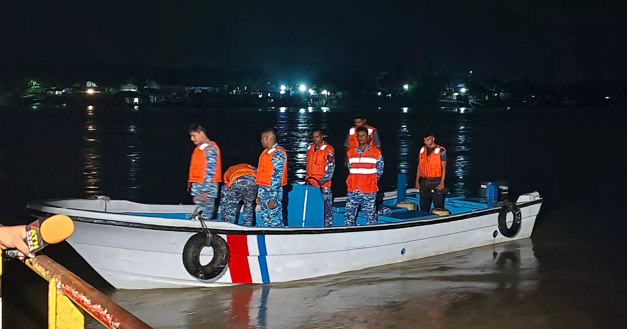 All passengers rescued after trawler sinks in Khulna