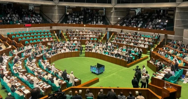 A rollback in robes: Bill passed dismantling SC Secretariat