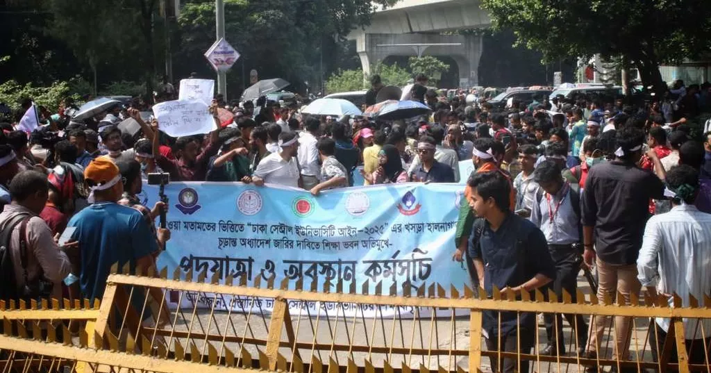 Students stage sit-in demanding ‘Dhaka Central University Ordinance’
