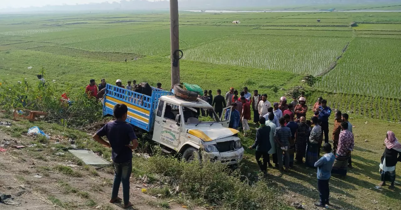Pickup overturns in Kishoreganj, 1 Killed, 12 injured