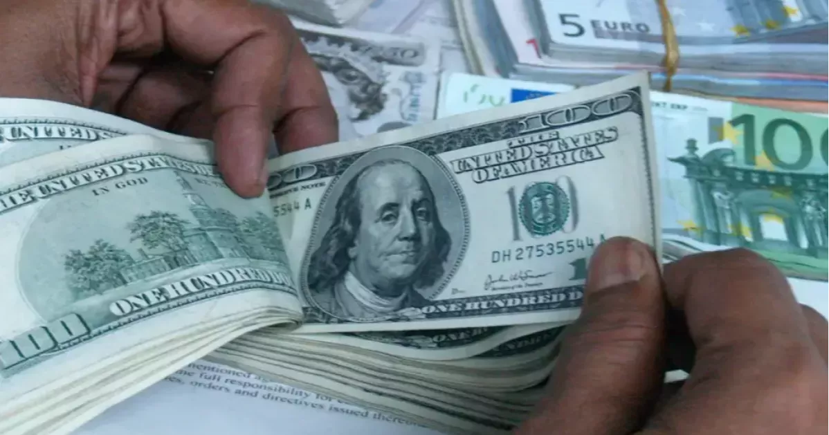 Bangladesh fetches $2.45b in remittances in 26 days of August