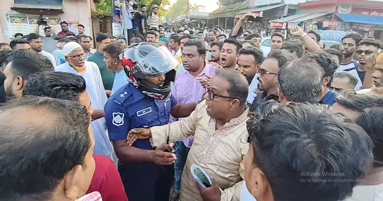 Attack on former MP A.K. Azad’s rally in Faridpur; two cars damaged