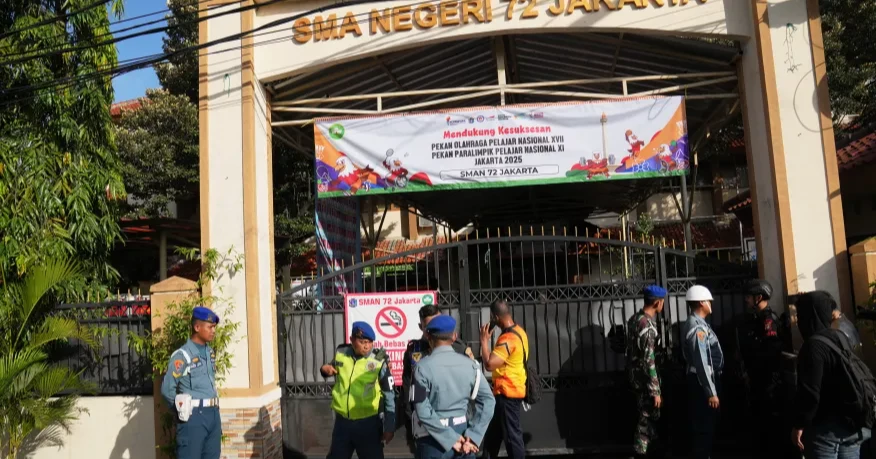 Explosions shake Jakarta school mosque, injuring 55 students