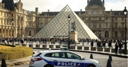 4 more arrested in $102M Louvre jewel heist, Paris prosecutor says