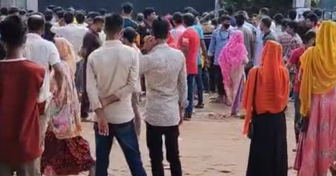 Holiday declared for 15 RMG factories at Ashulia amid protests