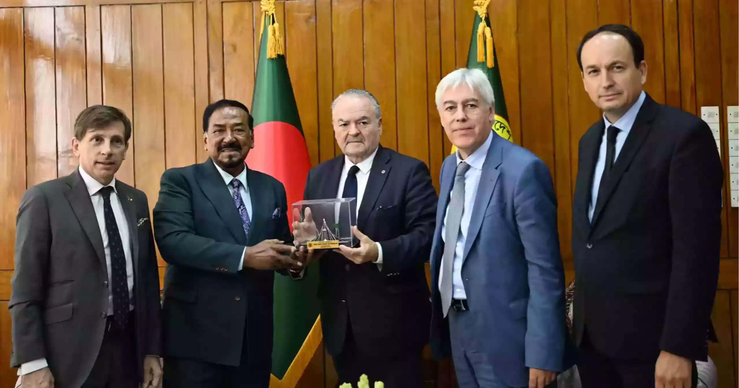 French delegation proposes parliamentary committee, seeks investment in oil, gas exploration