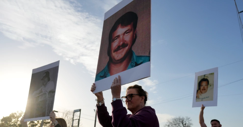 A South Carolina man became the first U.S. prisoner in 15 years to be executed by firing squad