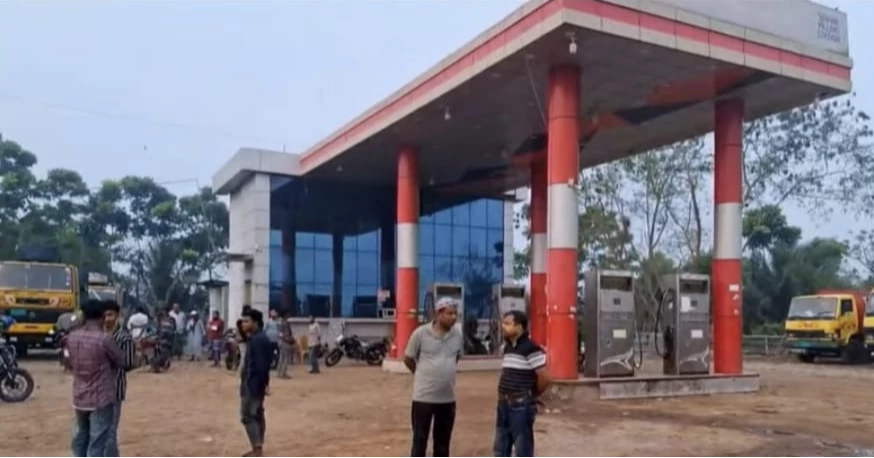 All filling stations closed over killing of filling station manager in Narail