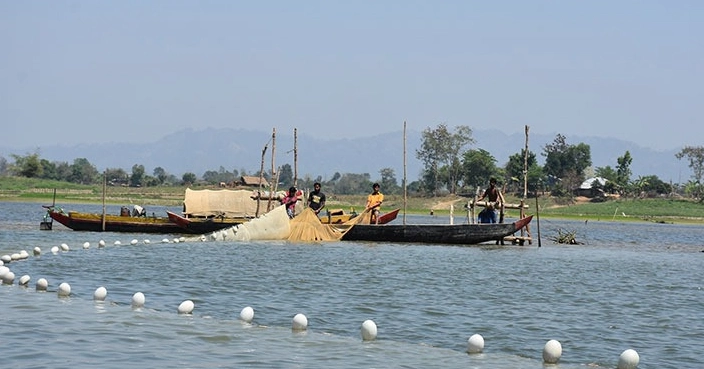 Govt imposes 3-month fishing ban on Kaptai Lake