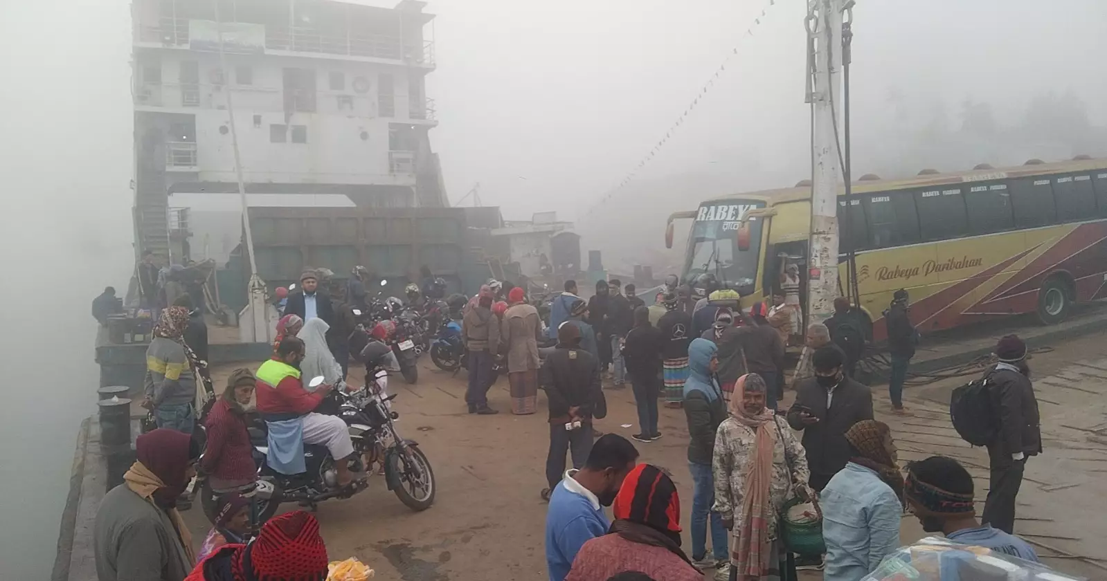 Dense fog halts ferry services on Paturia-Daulatdia, Aricha-Kazirhat routes