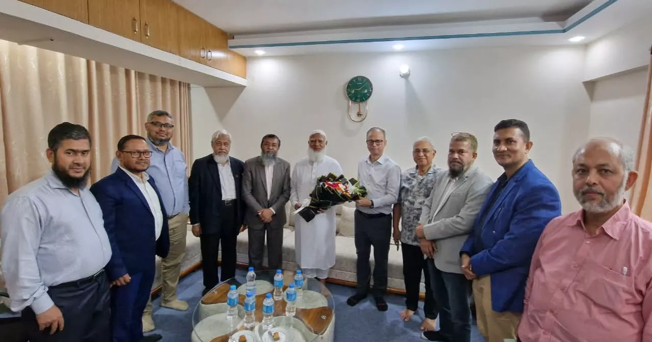 Garment businesses meet with Jamaat Amir, seek cooperation for stable industries